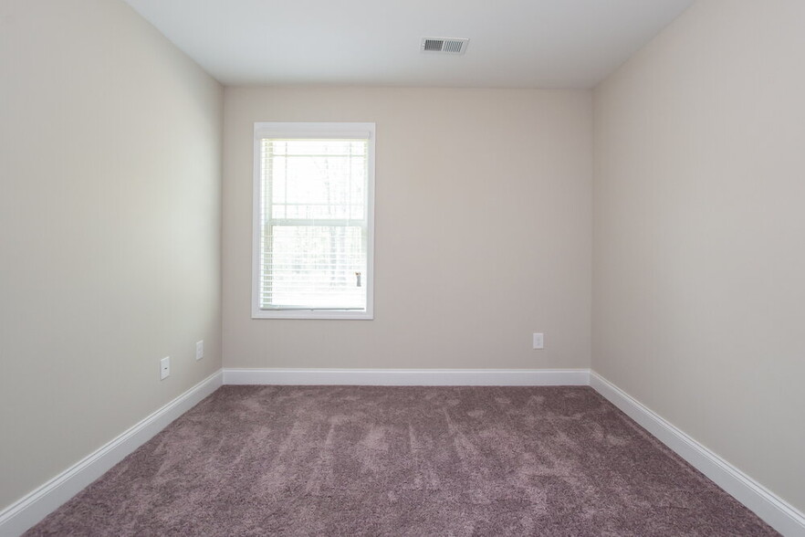 Building Photo - 592 Joneus Dr