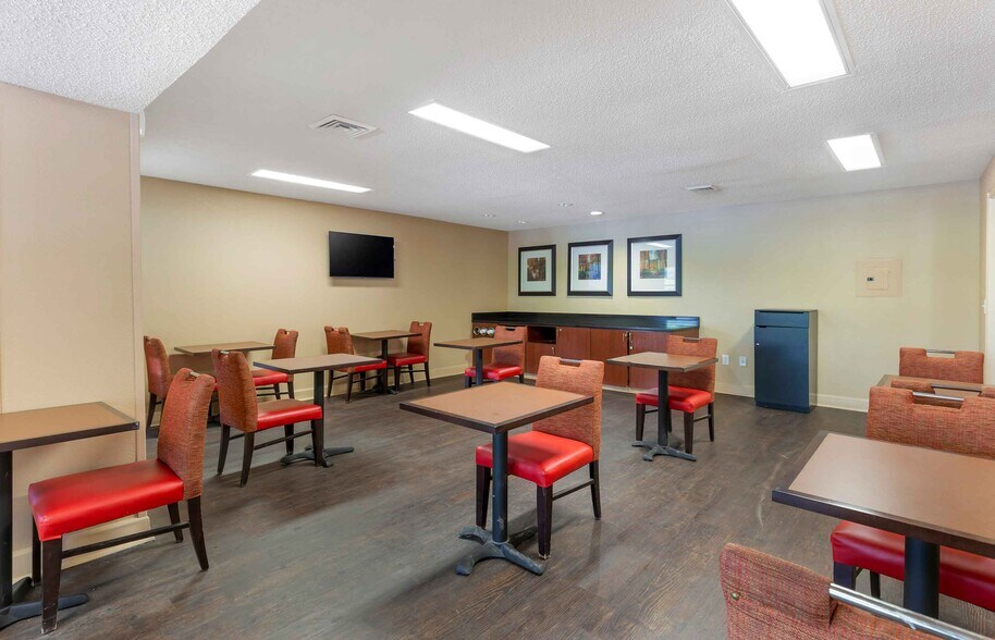Building Photo - Furnished Studio-Durham - RTP - Miami Blvd...
