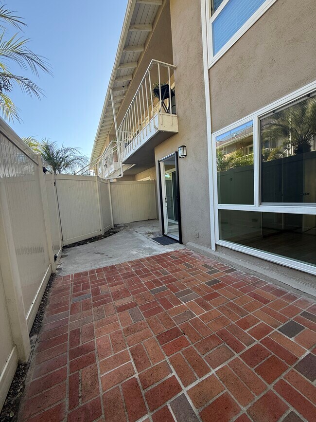 Building Photo - 1214 Rutland Rd