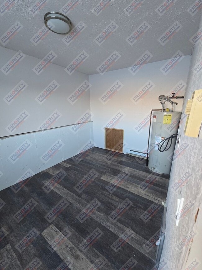 Building Photo - Single family home with a garage