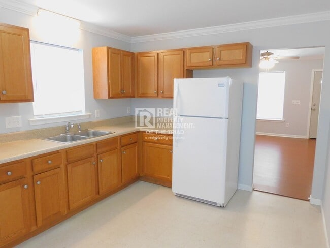 Building Photo - 3 Bed / 2 Bath Home Near UNCG