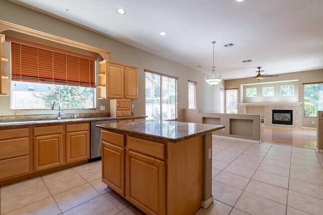 Building Photo - 3423 E Page Ave