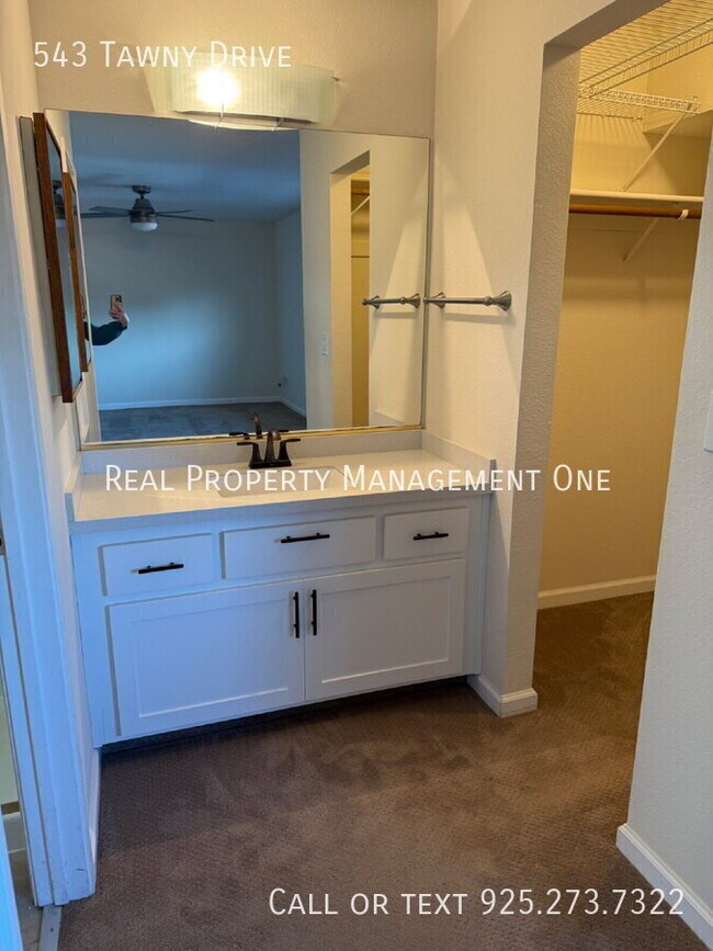 Building Photo - 543 Tawny Dr