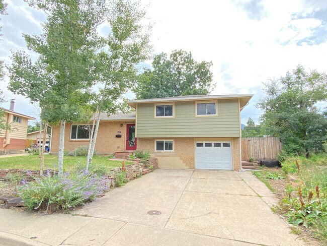 Building Photo - Newly Remodeled 6 Bed 3 Bath Martin Acre’s Home in Boulder