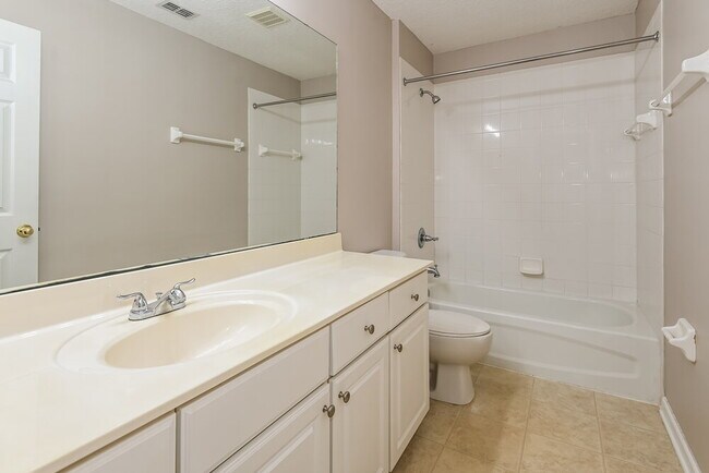 Building Photo - 2112 S Cranbrook Ave