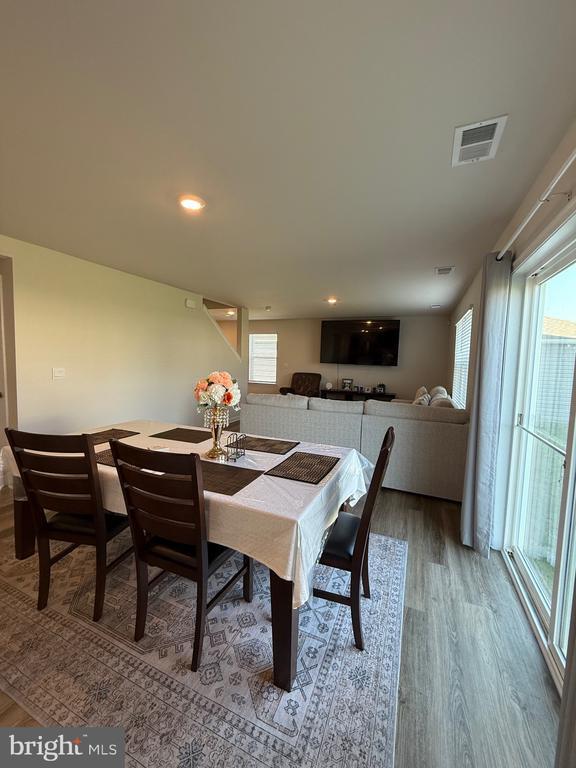 Building Photo - 115 Grasmere St