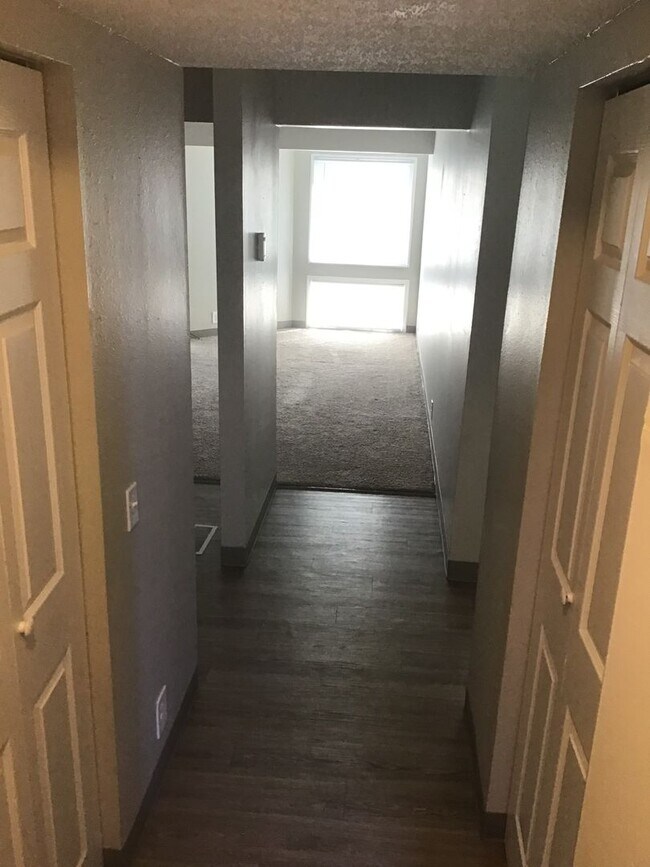 Building Photo - MOVE IN SPECIAL 2ND MONTH $0 RENT