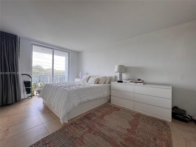 Building Photo - 8233 Harding Ave