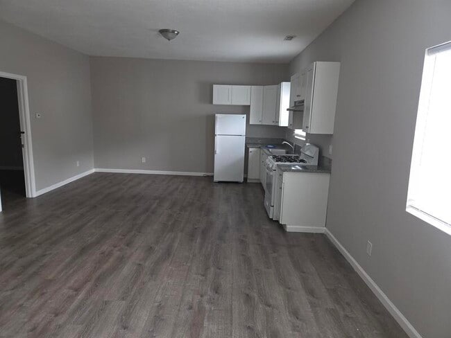 Building Photo - 1348 S Belmont Ave