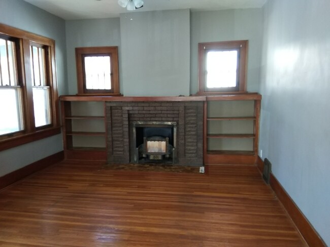 Building Photo - 332 S Erie St