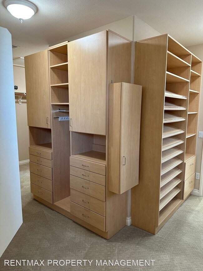 Building Photo - 4 br, 4.5 bath House - 2743 S MILLER LN