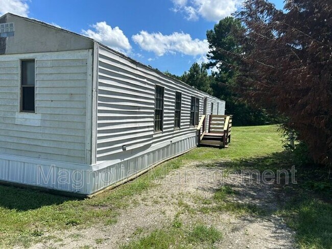 Building Photo - 31 S Oliver Dr