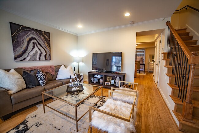 Building Photo - 4000 Oak St