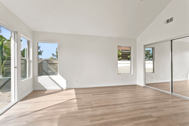 Building Photo - Freshly Renovated | Single-Level with VIEW...