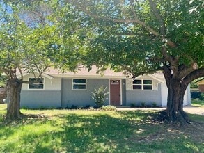 Building Photo - 4916 Tracy Dr