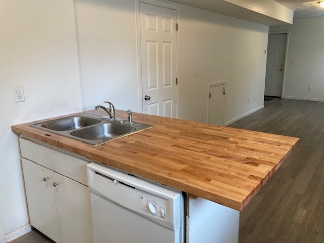 Building Photo - 406 Yund St