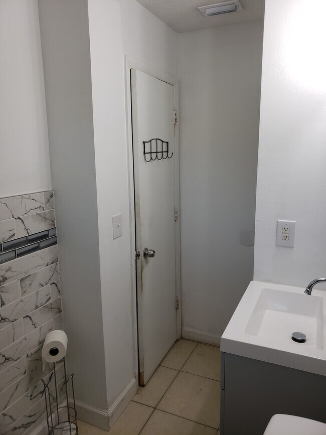 Building Photo - 1309 Union St