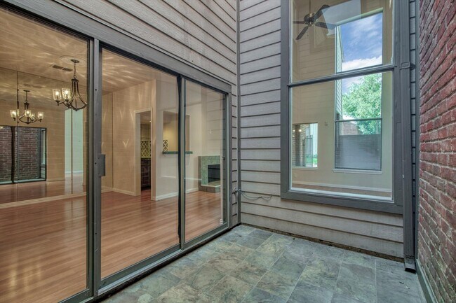 Building Photo - 7447 Cambridge St