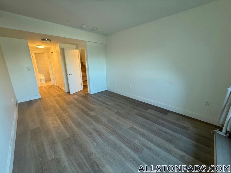 Building Photo - 1079 Commonwealth Ave