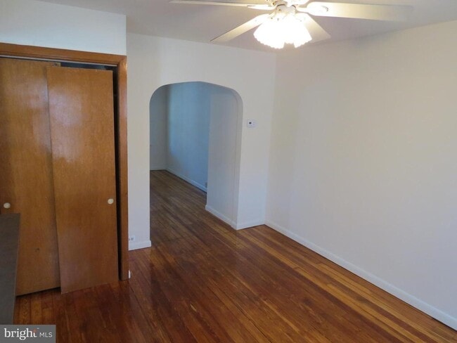 Building Photo - 240 Pensdale St