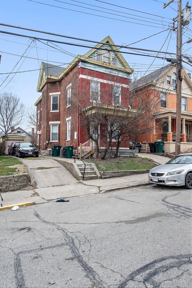 Building Photo - 2317 Victor St