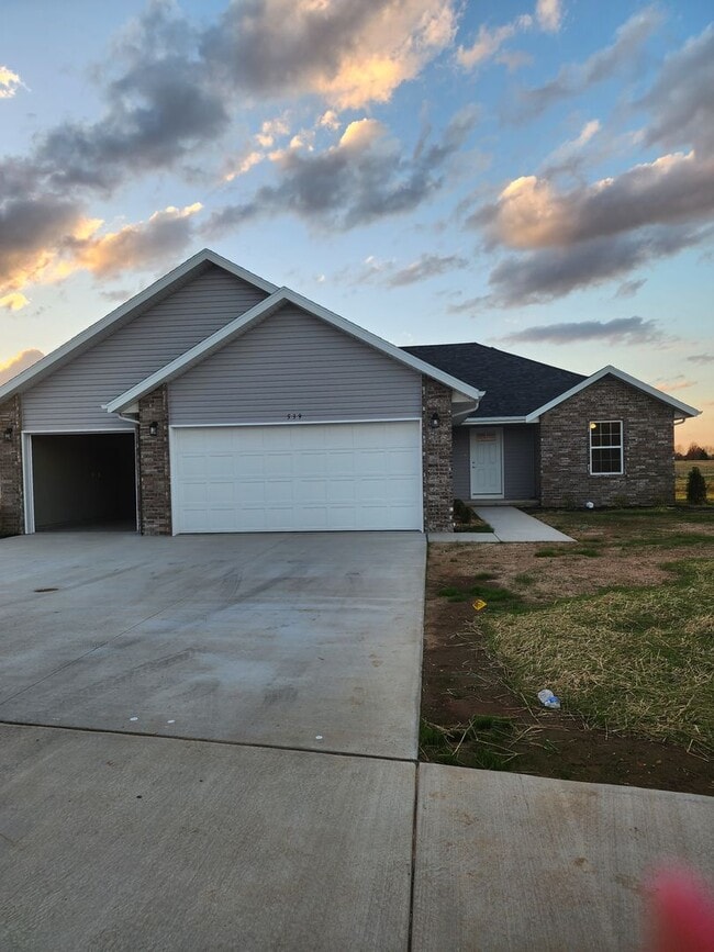 Building Photo - Brand New 3 Bedroom, 2 Bath, 3 Car Garage ...