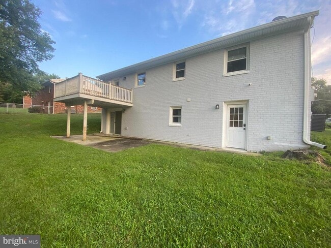 Building Photo - 7402 Lenham Dr
