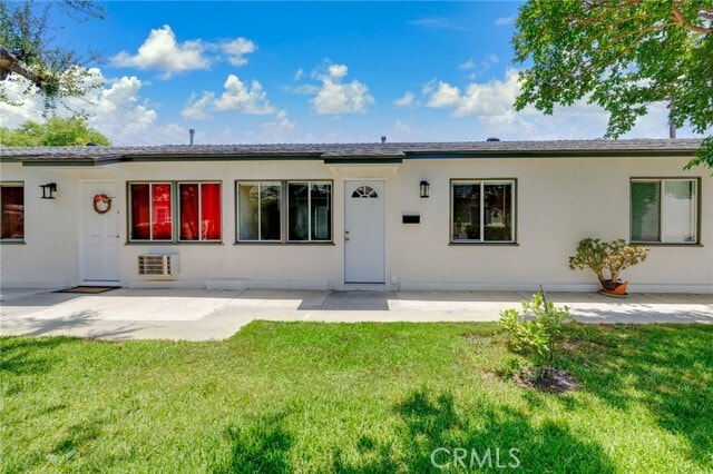 Primary Photo - 1669 N Hollywood Way