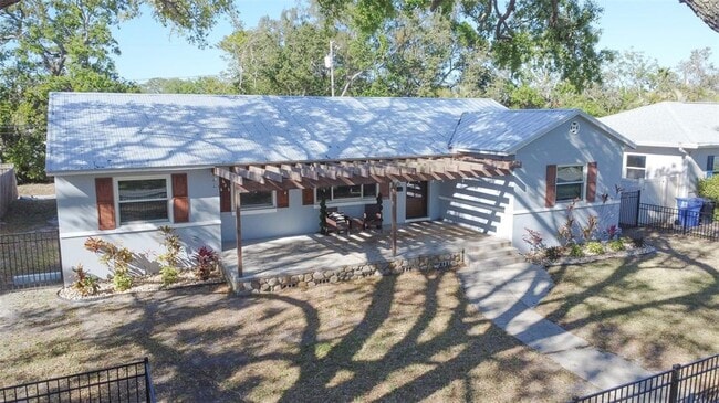 Building Photo - 515 34th Ave NE