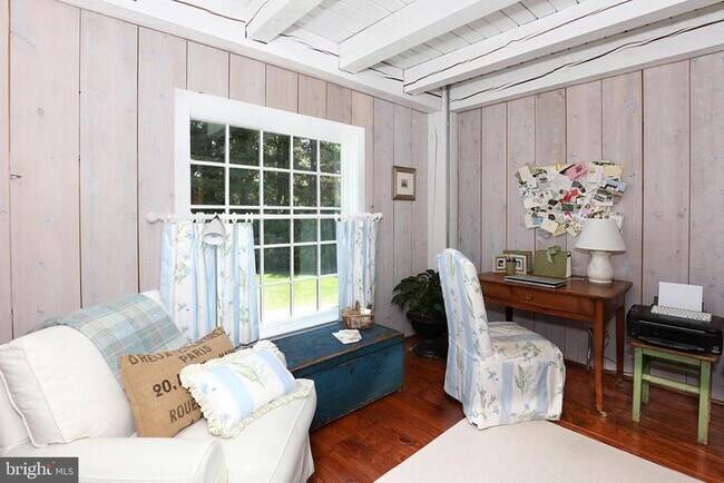 Building Photo - 375 Pineville Rd