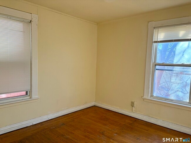 Building Photo - 162 Gilbert Ave