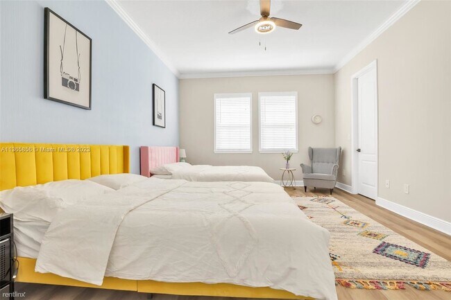 Building Photo - 3 br, 2.5 bath House - 1380 NE 24th St # 1380