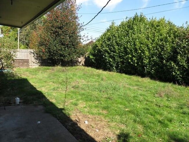 Building Photo - Hayden Bridge Duplex