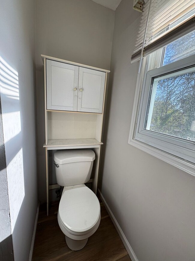 Building Photo - Spacious 3 Bedroom House with 1 bath for R...