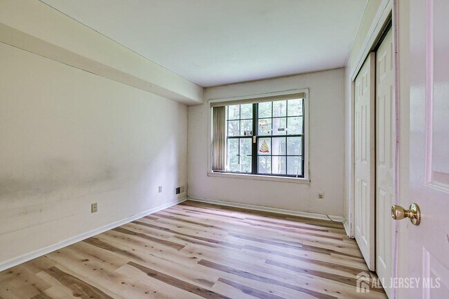 Building Photo - 5001 Stonehedge Rd