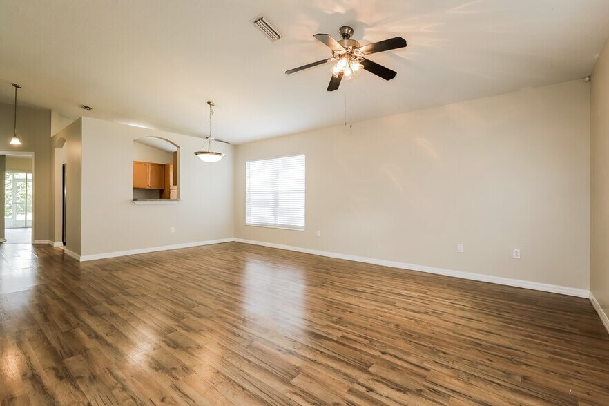 Building Photo - 1036 Lake Shore Ranch Dr