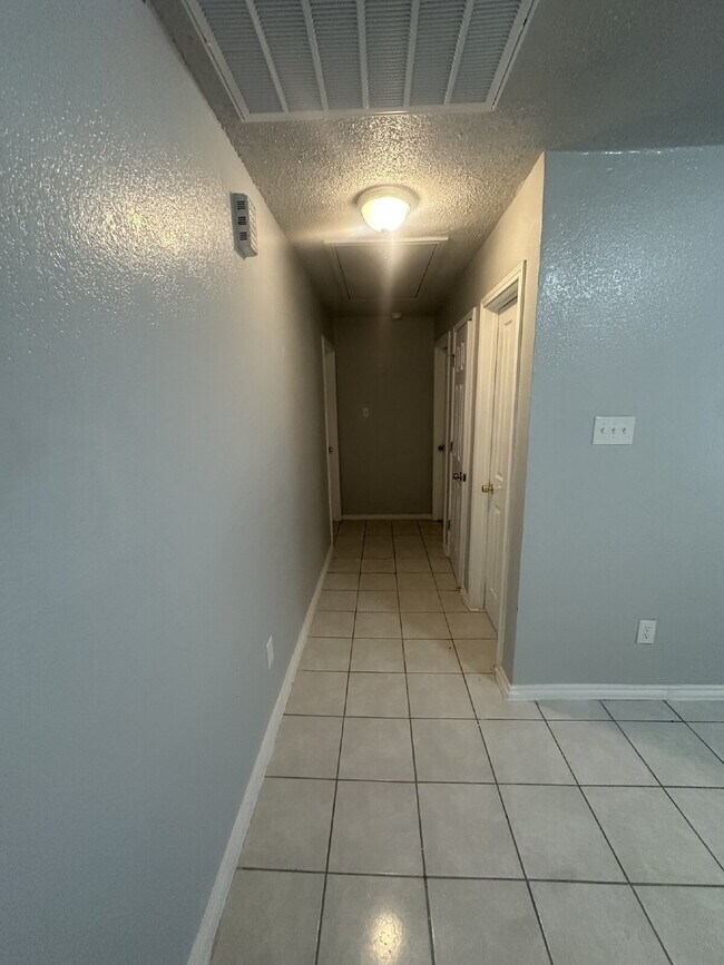 Building Photo - 1311 Hortencia Ave