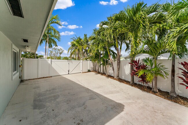 Building Photo - 130 Gulfstream Rd