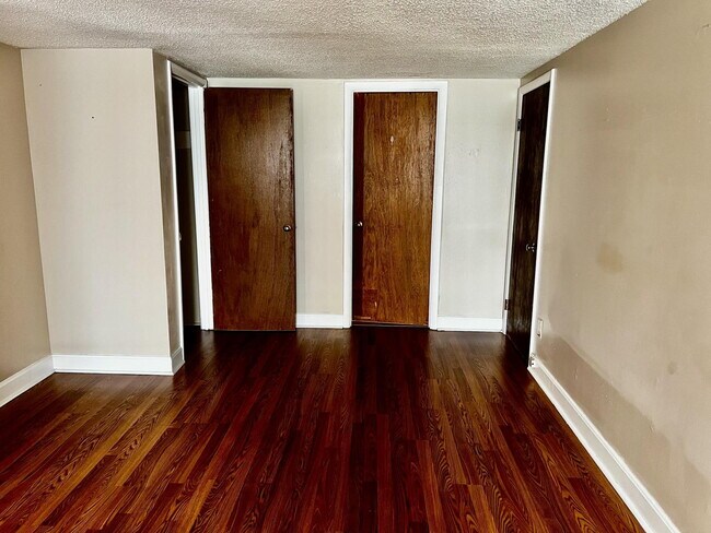 Building Photo - Charming 1-Bedroom Upstairs Unit in Dunn, NC!