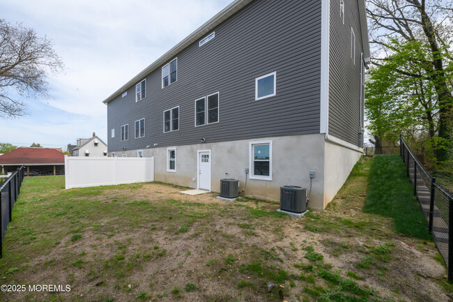 Building Photo - 314 Bordentown Ave