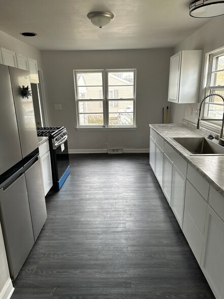 Kitchen - 1511 Sycamore St