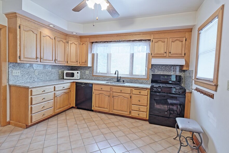 Building Photo - 1129 N Colony Rd