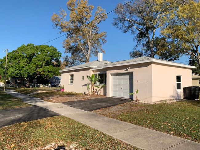 Building Photo - 2 Bedroom 1 Bath Single Family Home