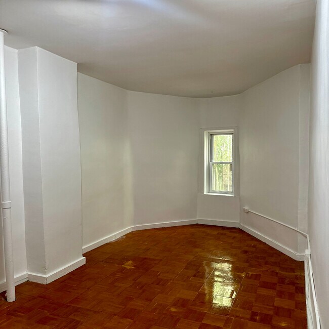 Building Photo - 10 Parkside Ct