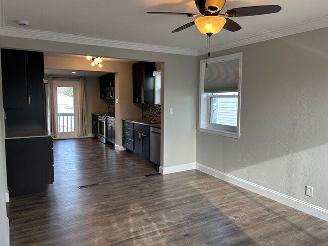 Building Photo - Modern Renovation in Sought-After Area