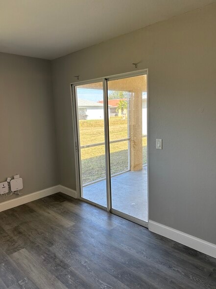 Building Photo - 2914 Santa Barbara Blvd