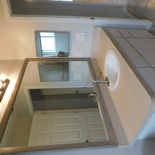 Building Photo - 22141 Breaker Point Ln