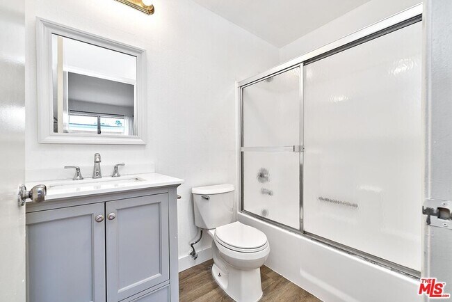 Building Photo - 326 S Manhattan Pl