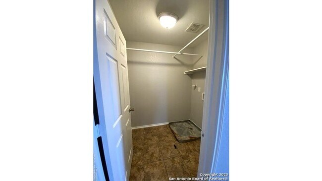 Building Photo - 2334 Cats Paw View
