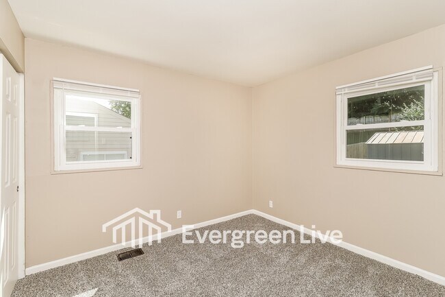 Building Photo - 3233 Lapland Dr